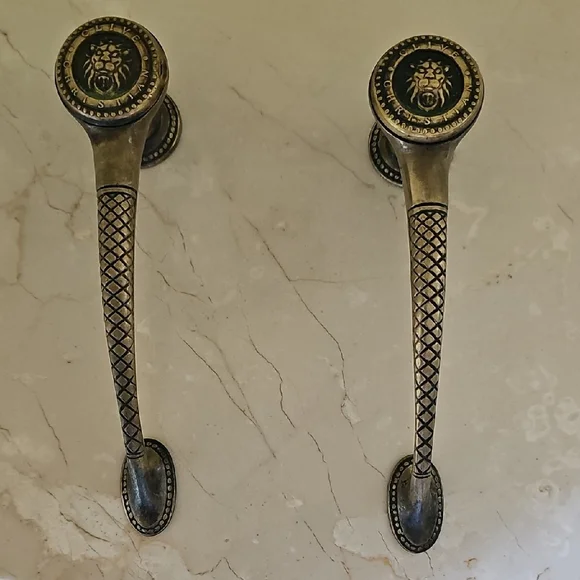 Vintage Clive Christian Lion Head Drawer Pulls - Picture 1 of 6